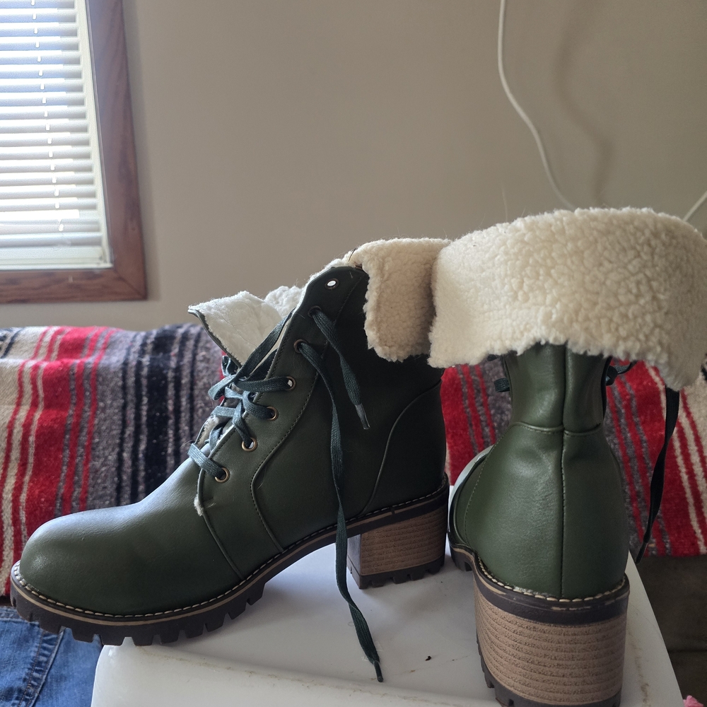 Women’s Green Faux-Shearling Lace-Up Ankle Boots